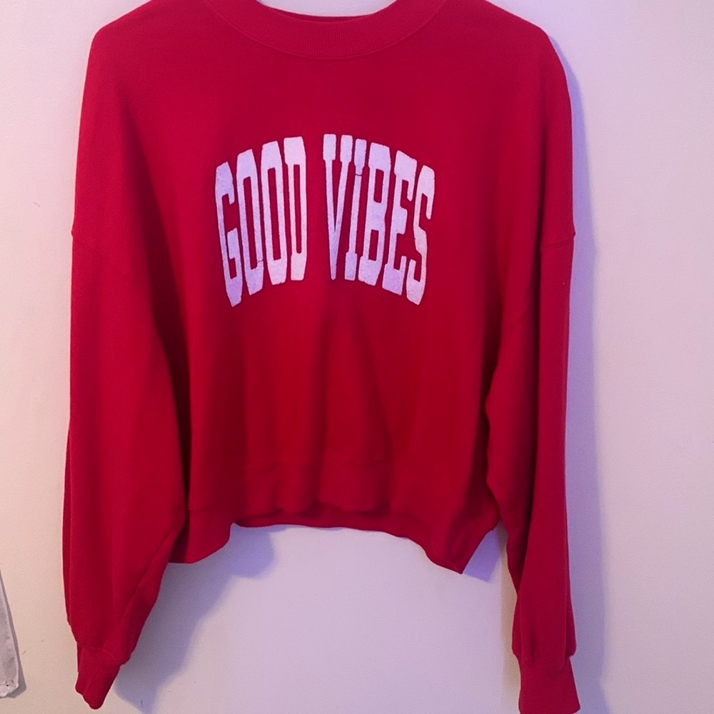 • Old navy good vibes Cropped long sleeved red top. •